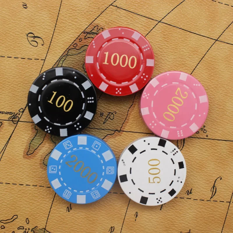 Creative and Innovative Casino Chips Gas Lighters Portable Metal Personality Butane Ignition Engine Oil Mini and Fun Gadgets